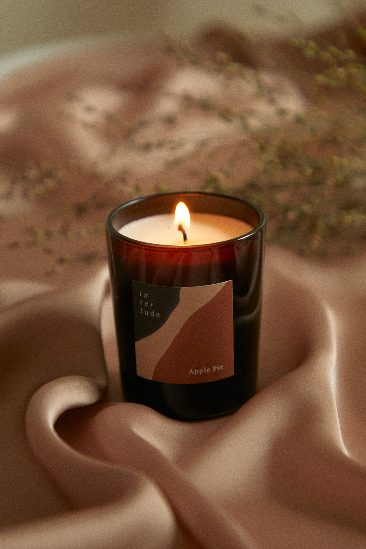 Apple pie mini scented candle with a warm spiced apple fragrance