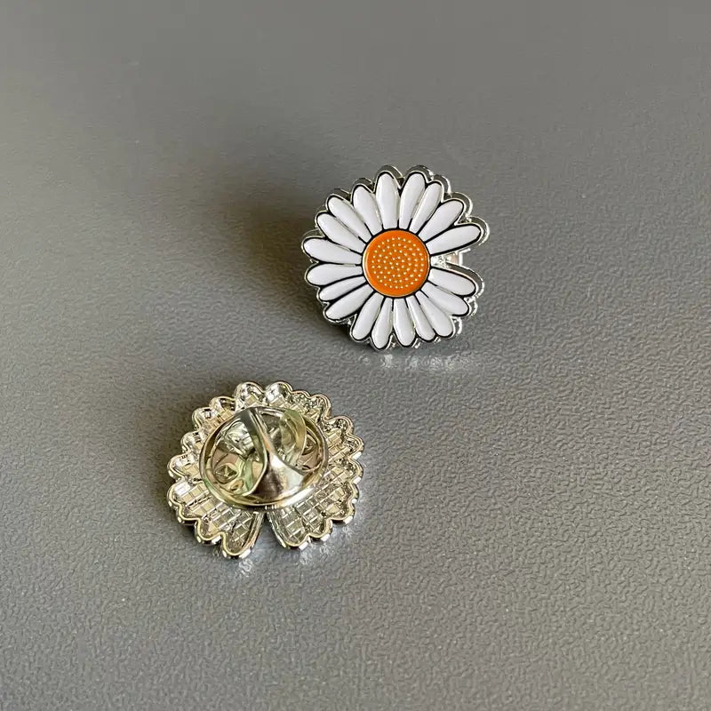 Cute Small Daisy Pin Badge