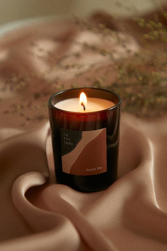 Apple pie mini scented candle with a warm spiced apple fragrance